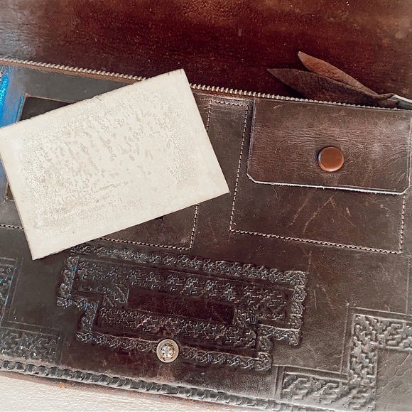 VINTAGE HAND-TOOLED LEATHER oversized wallet/clutch - Picture 5 of 7